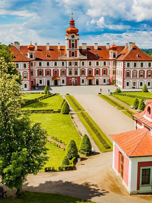 zámek mnichovo hradiště zlatá stezka českého ráje
