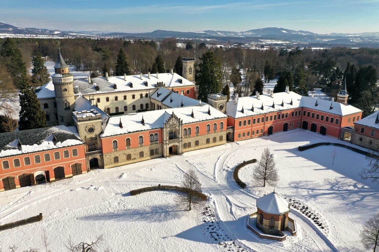 sychrov zima český ráj