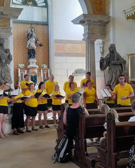 Hradecké komorní tucteto - letní zpívání 