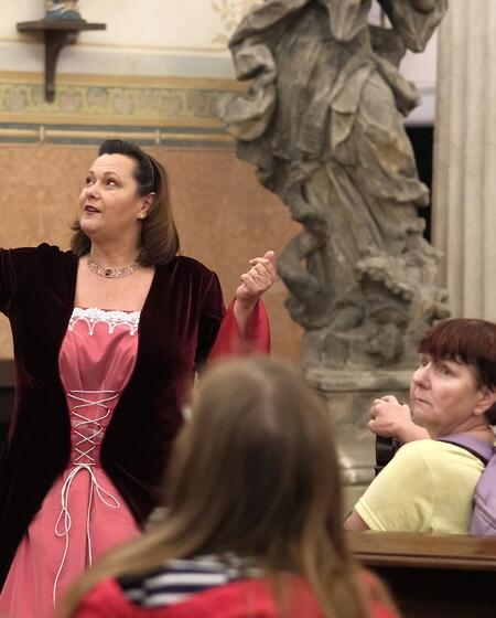 Prohlídka hradu Valdštejna pro milovníky historie s hraběnkou nebo s hrabětem 