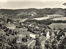  Historický pohled na Loukov a údolí Jizery z místní části Rybnice.