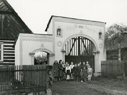 Č.p. 11, Bičíkův statek