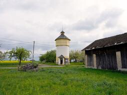 odnowiony okrągły zbiornik wodny, Sedlisko