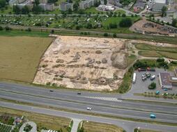 Příšovice u dálnice: letecký pohled na část neolitické vesnice odkryté v roce 2007