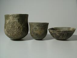 Příšovice: keramické nádoby zdobené vpichy nalezené ve vesnici prvních zemědělců v roce 2007