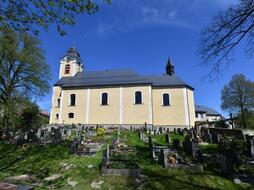 Pozdně barokní kostel z roku 1787, zasvěcený sv. Antonínu Paduánskému.