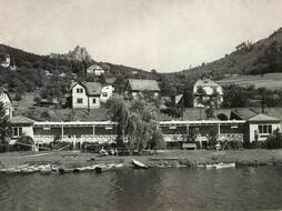 žlutá plovárna historie