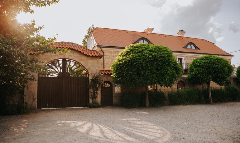 Hrnčířský dvůr ve Zvířeticích