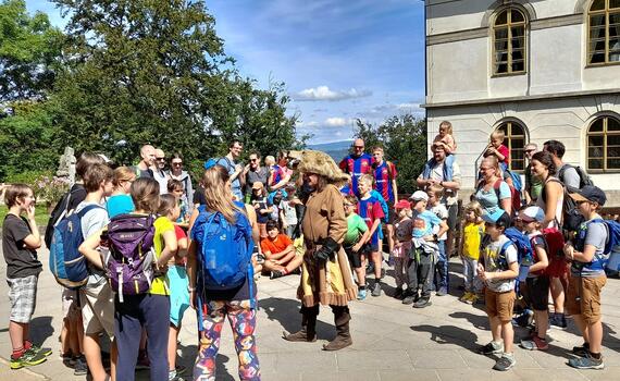 Turisté na Valdštejně